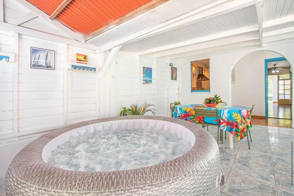 La Villa Du Rocher Du Gaiac Avec Spa Le Diamant Exterior foto